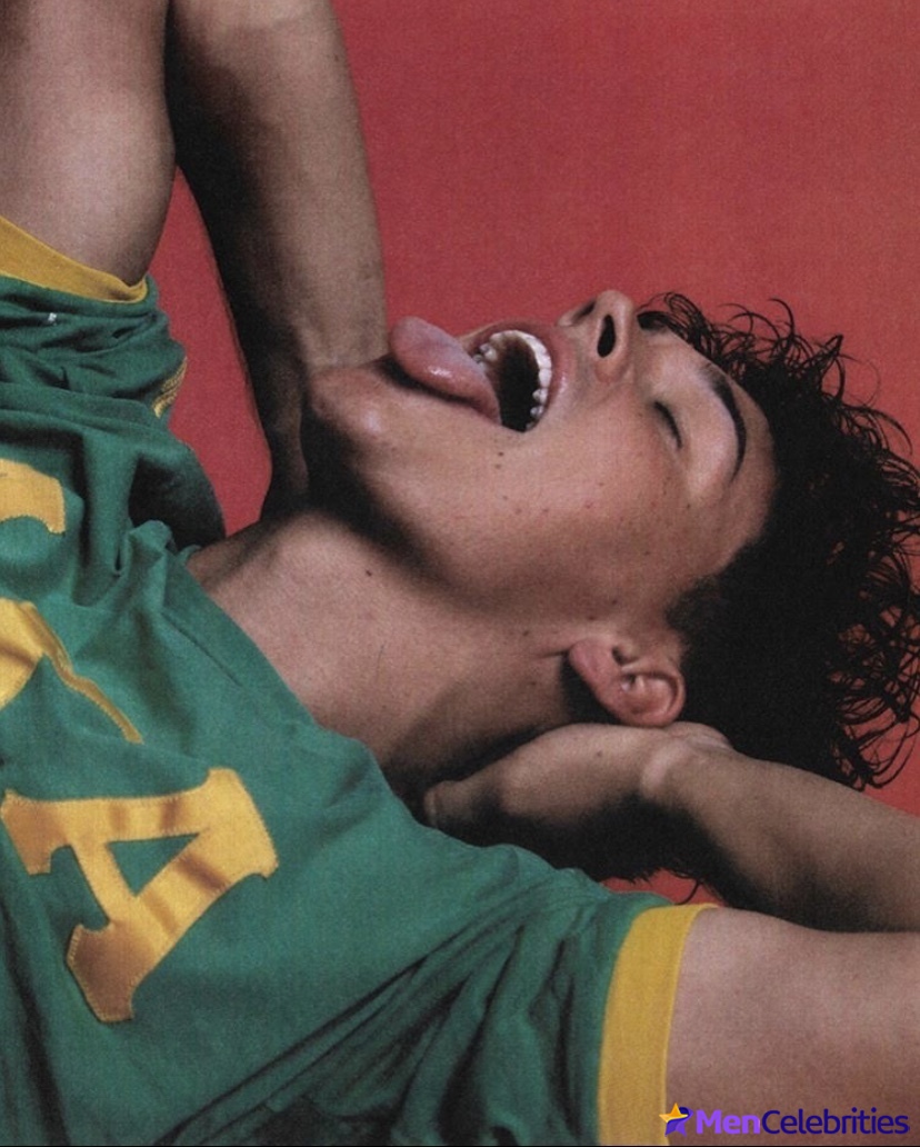 Noah Beck dick bulge and shirtless underwear pics