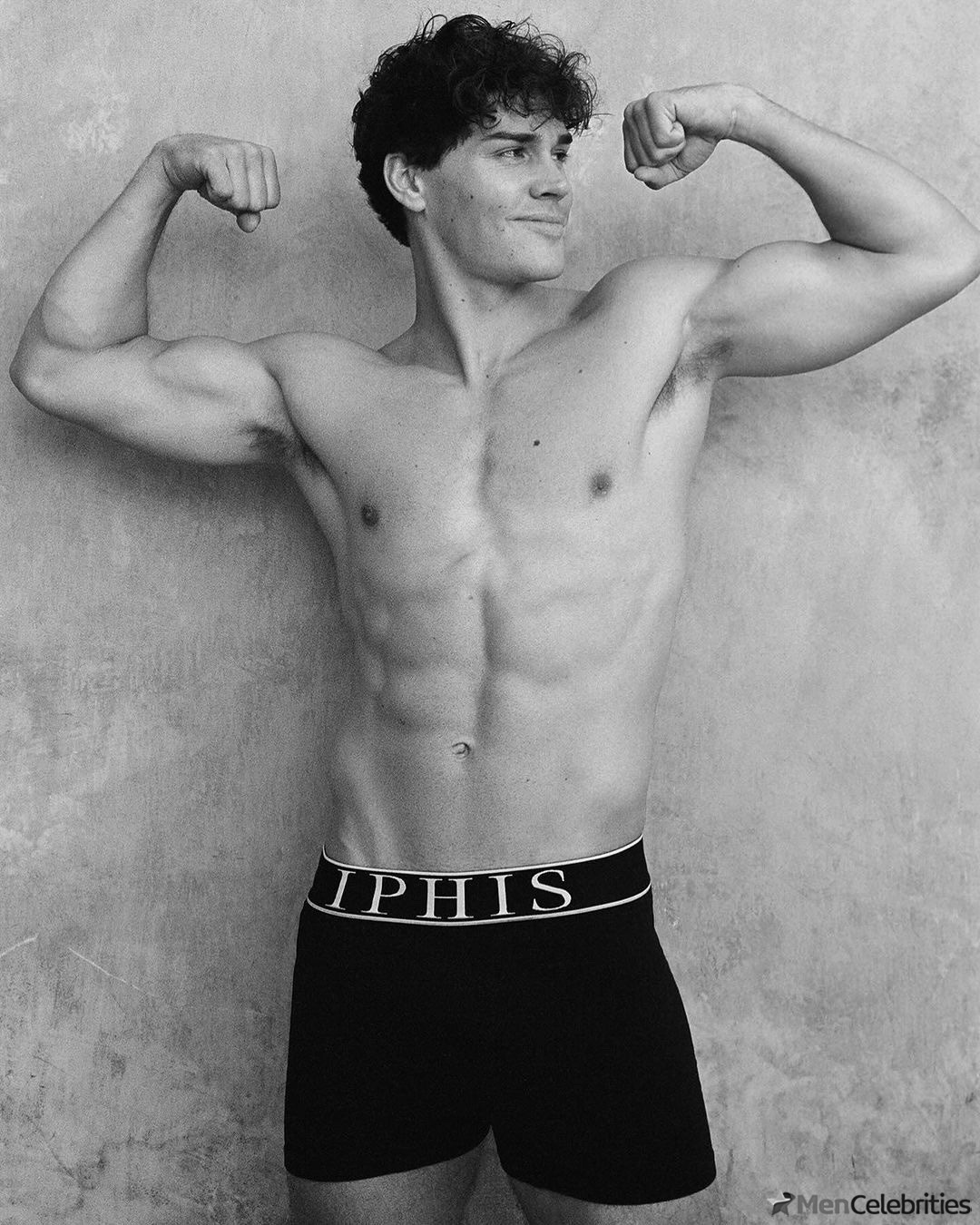 Noah Beck dick bulge and shirtless underwear pics