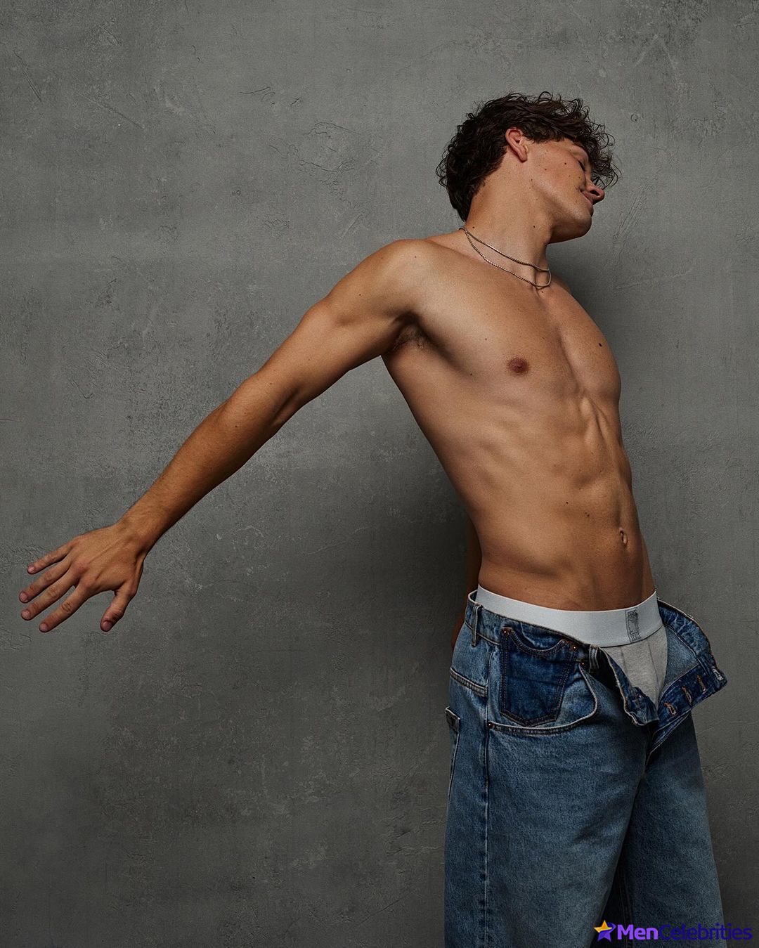 Noah Beck dick bulge and shirtless underwear pics