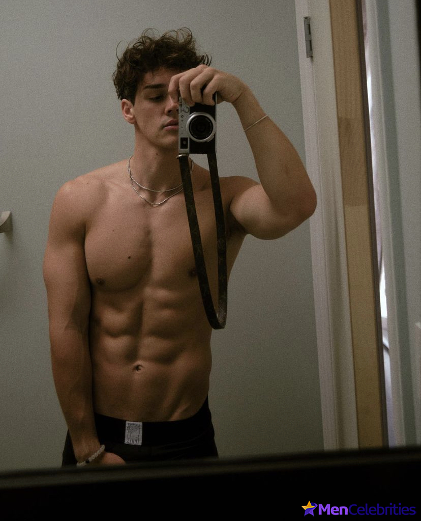 Noah Beck nude and wet underwear photos