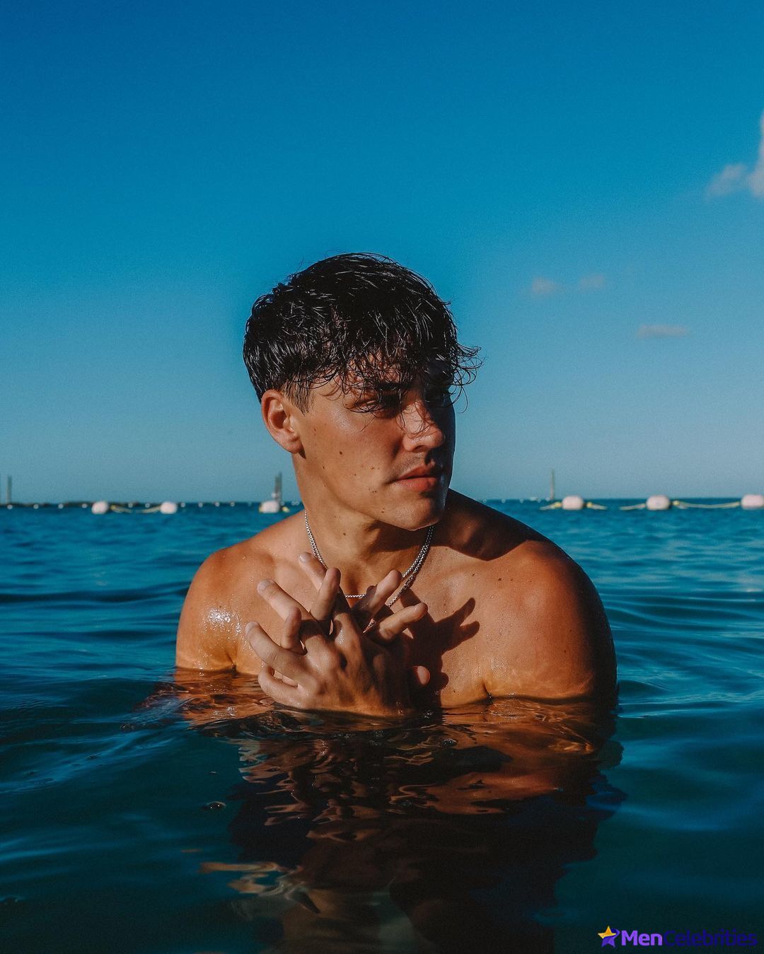 Noah Beck dick bulge and shirtless underwear pics