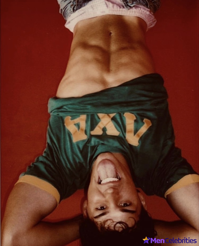 Noah Beck dick bulge and shirtless underwear pics