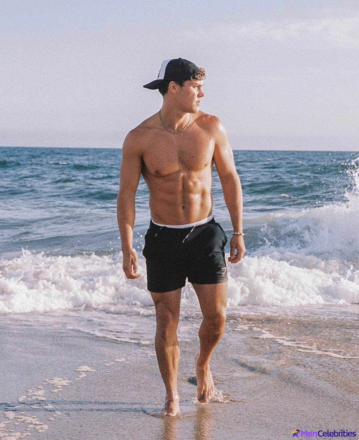 Noah Beck nude and wet underwear photos