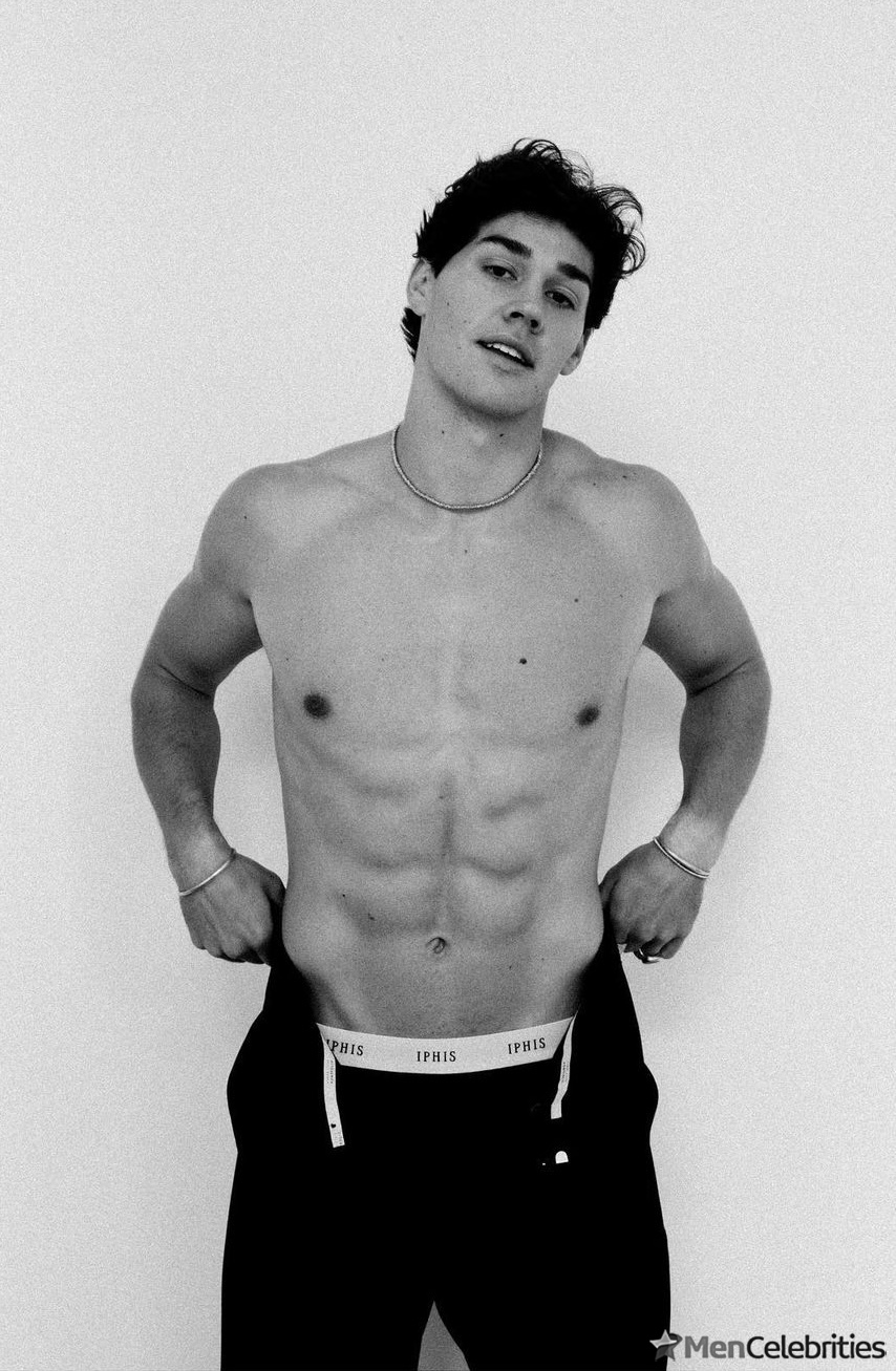 Noah Beck dick bulge and shirtless underwear pics