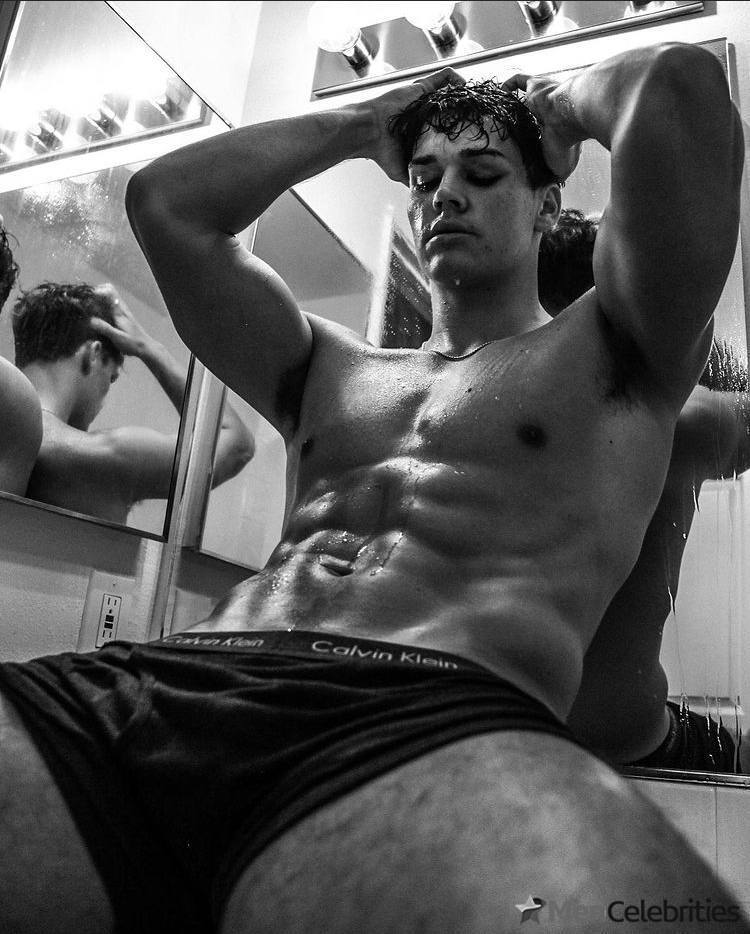 Noah Beck nude and wet underwear photos