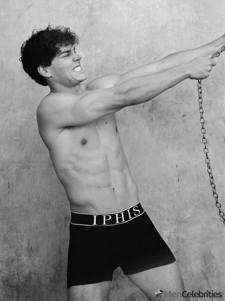 Noah Beck dick bulge and shirtless underwear pics