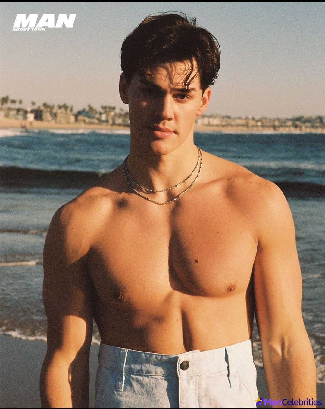 Noah Beck dick bulge and shirtless underwear pics