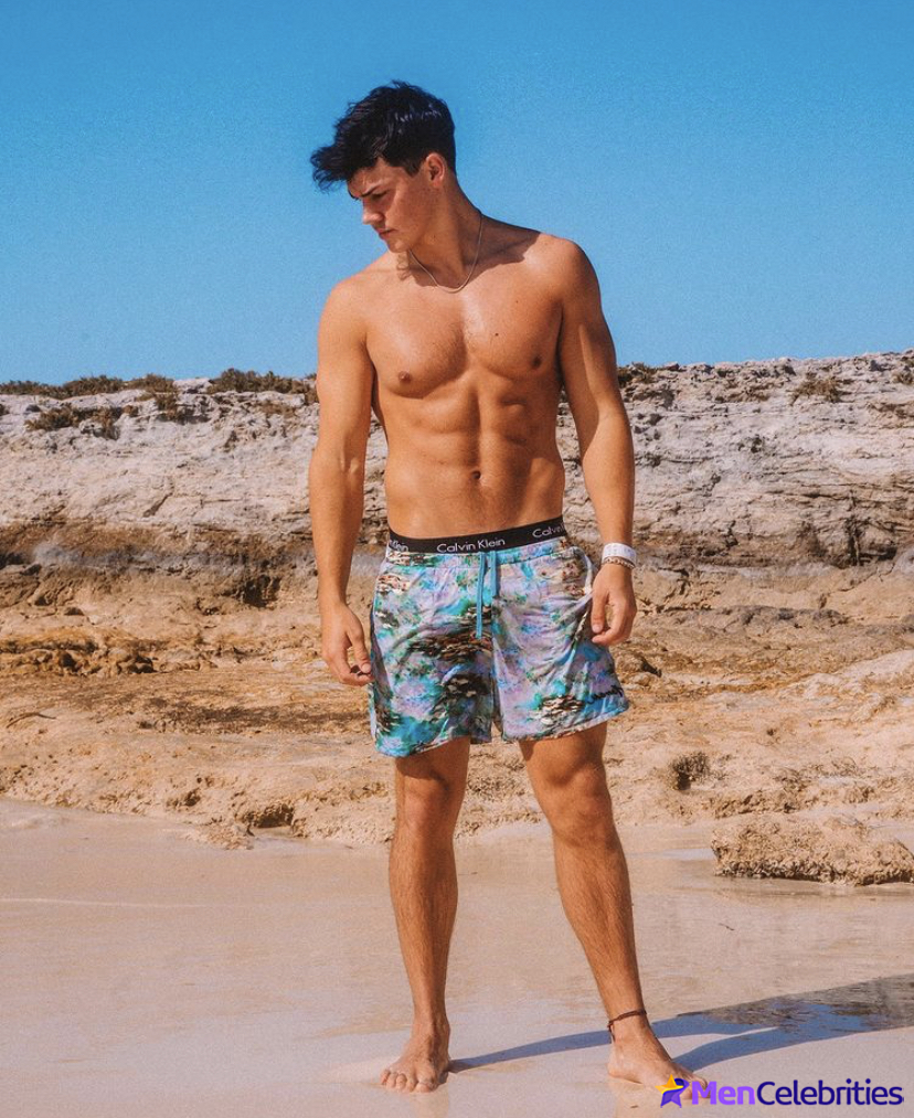 Noah Beck dick bulge and shirtless underwear pics