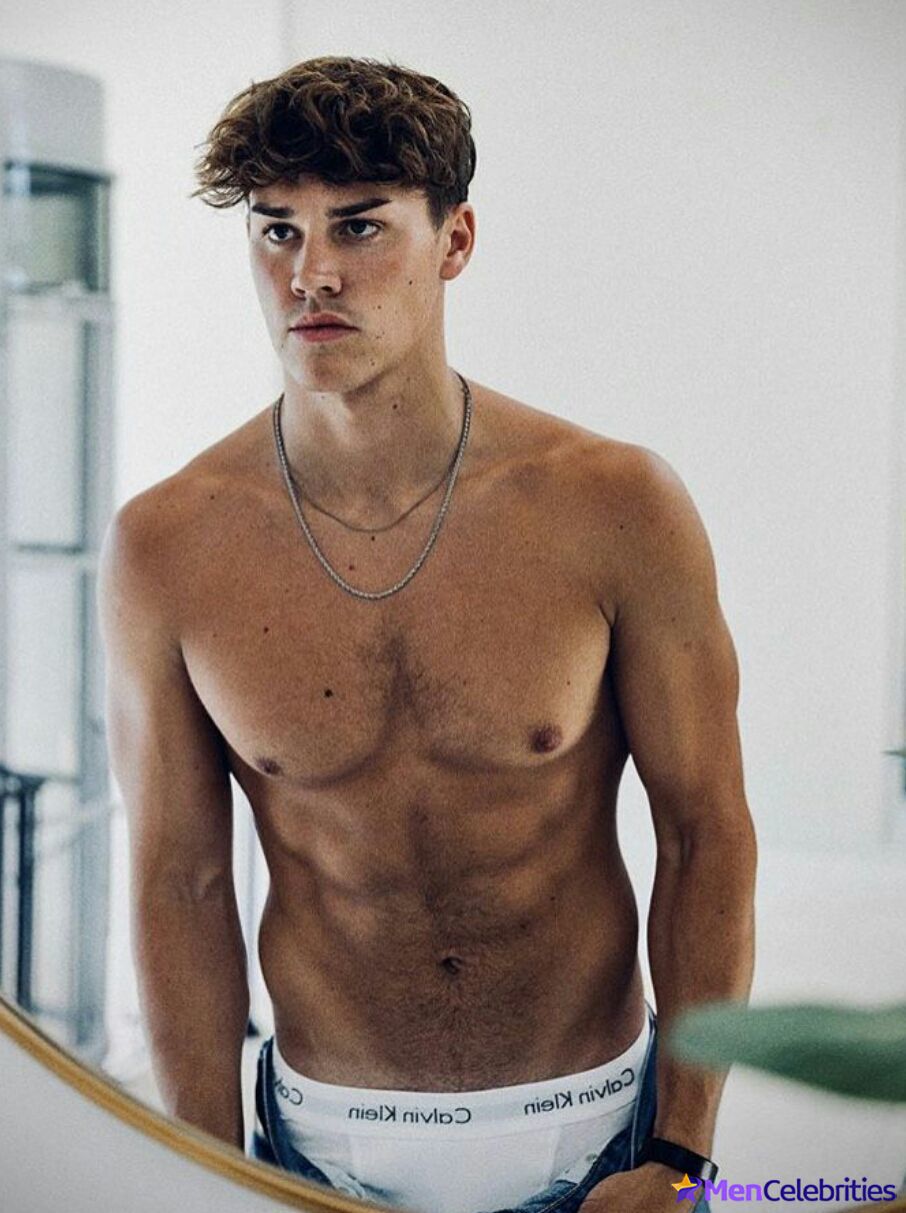 Noah Beck dick bulge and shirtless underwear pics