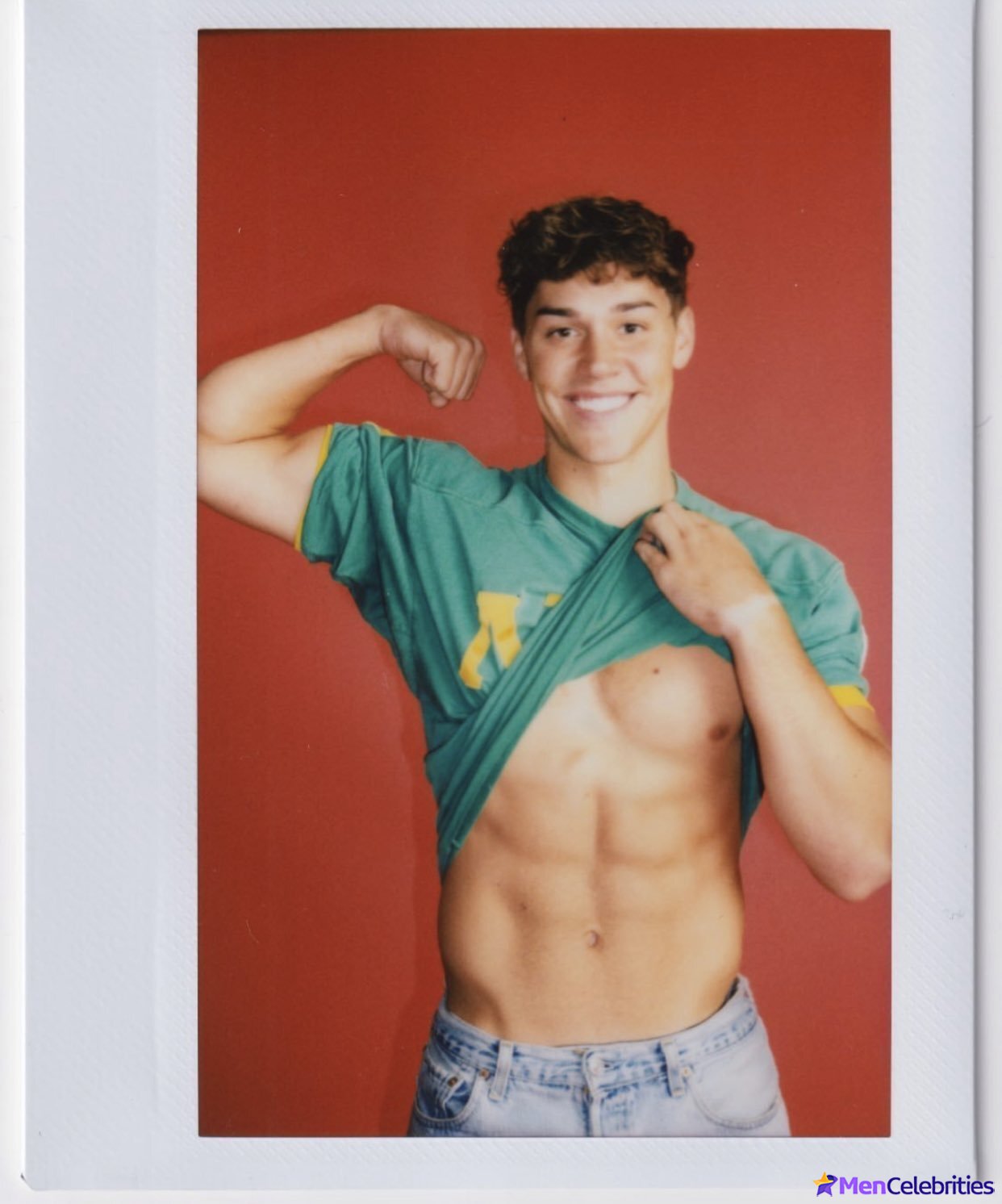 Noah Beck dick bulge and shirtless underwear pics