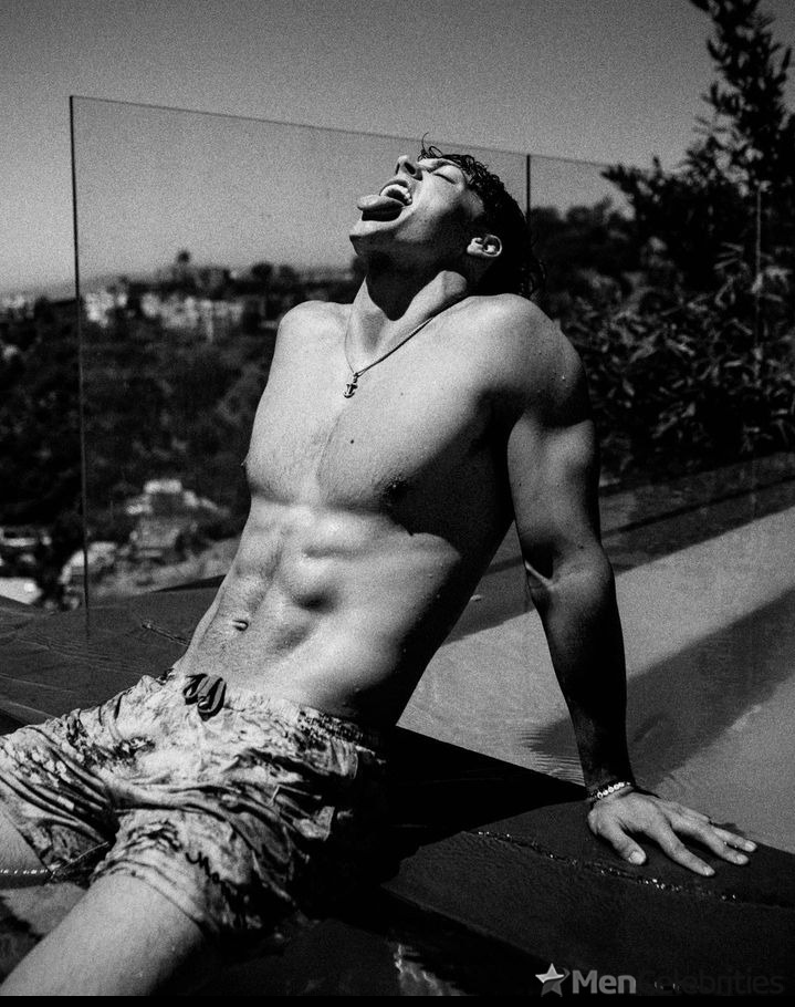 Noah Beck dick bulge and shirtless underwear pics