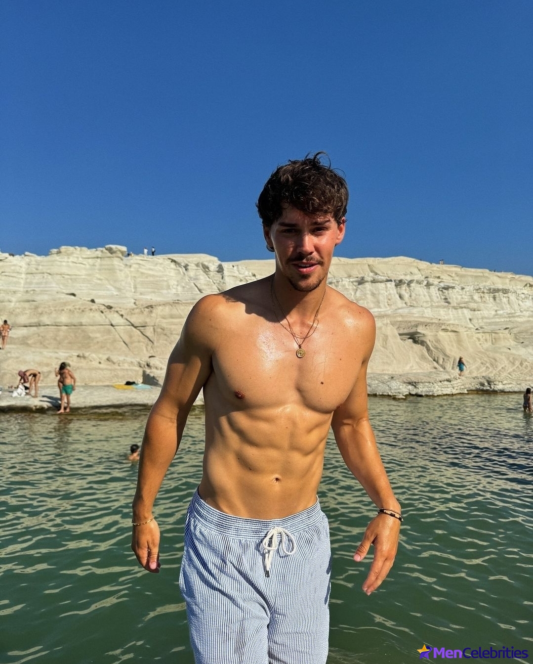 Noah Beck nude and wet underwear photos