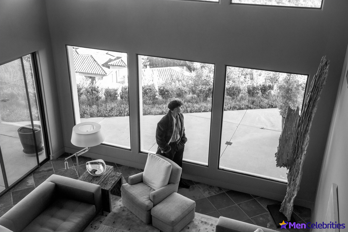 Noah Beck dick bulge and shirtless underwear pics