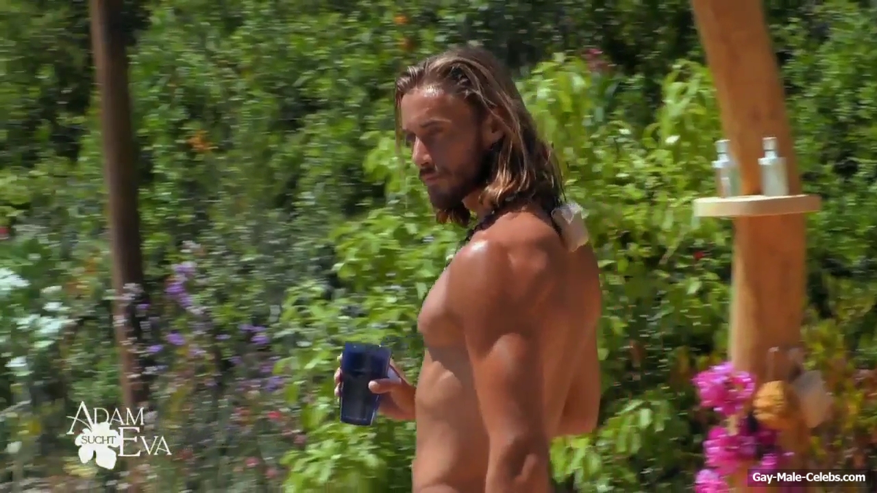 Sasha Sasse frontal nude in Adam sucht Eva