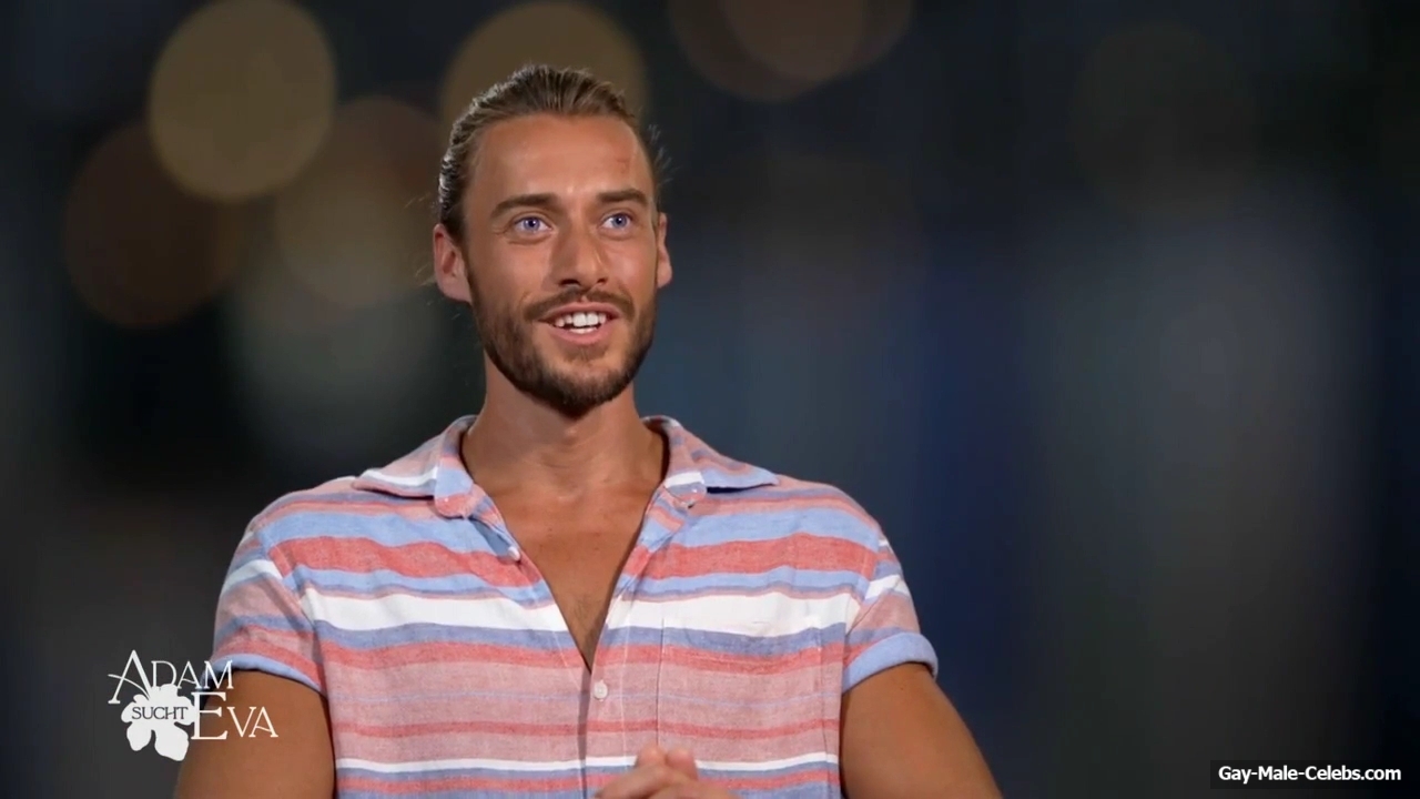 Sasha Sasse frontal nude in Adam sucht Eva