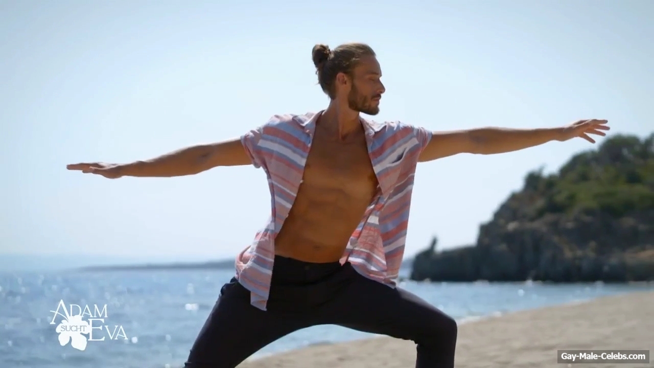 Sasha Sasse frontal nude in Adam sucht Eva