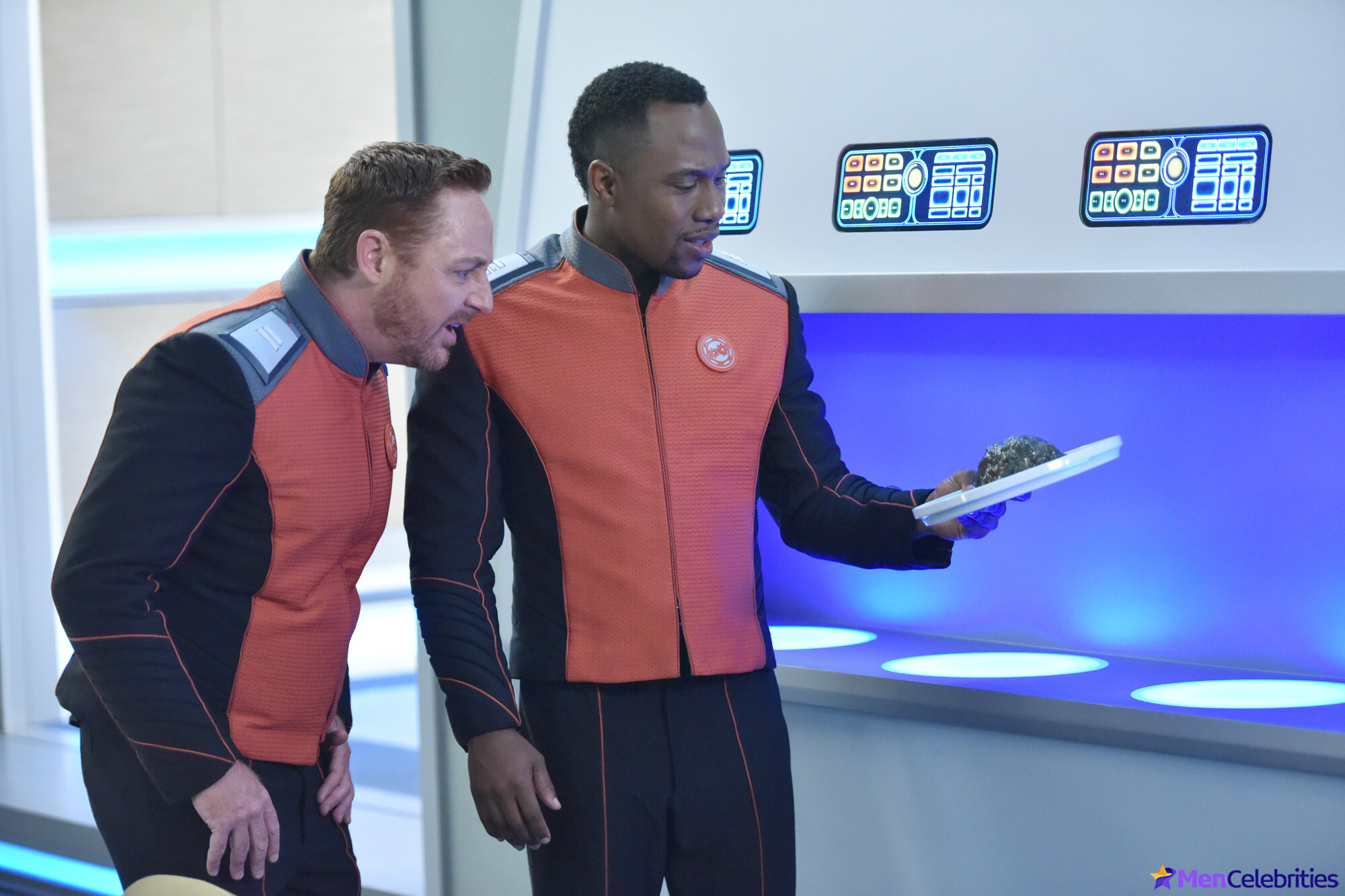 Scott Grimes nude and sexy scenes