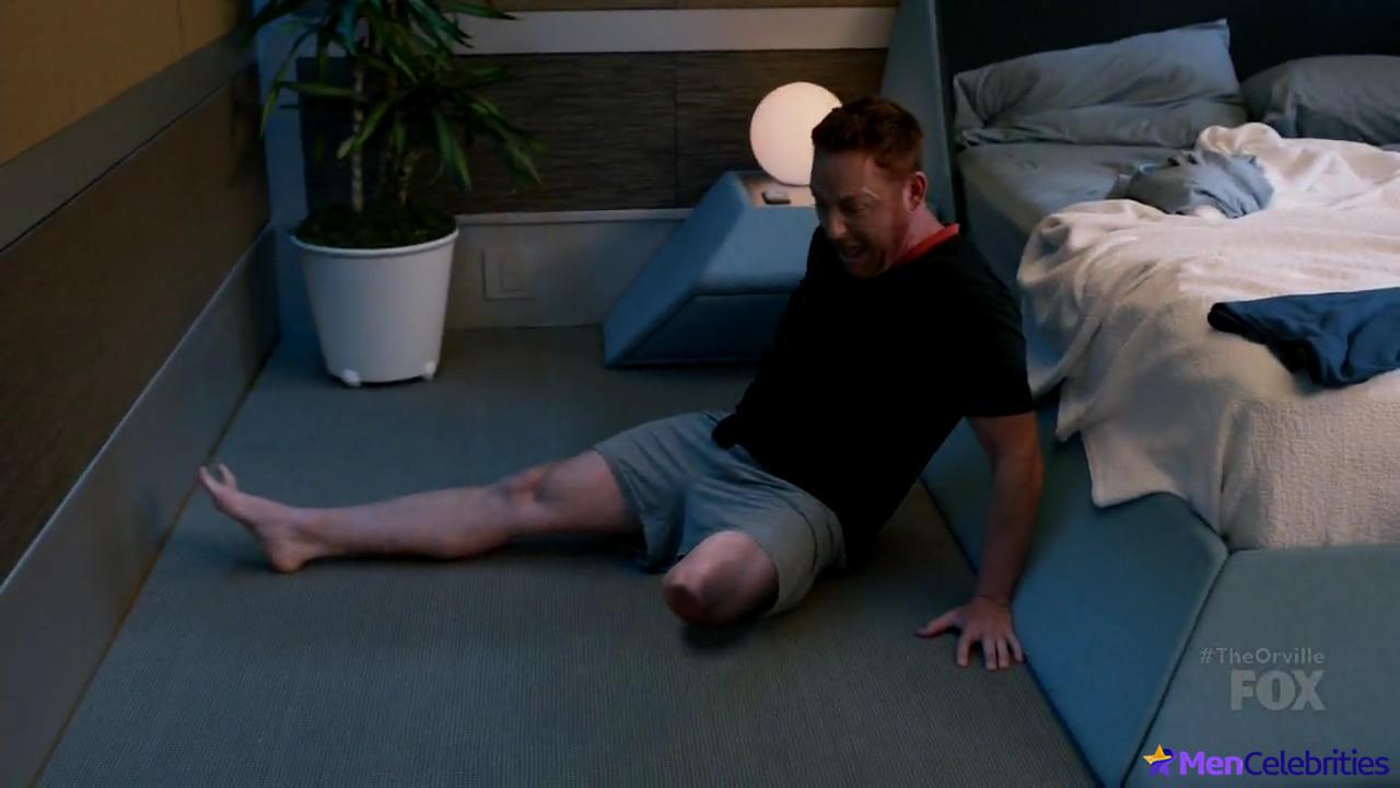 Scott Grimes nude and sexy scenes