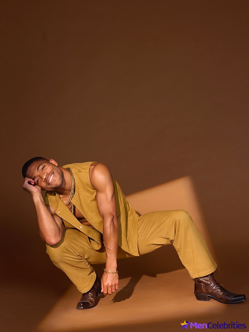 Steven G Norfleet shirtless and sexy pics