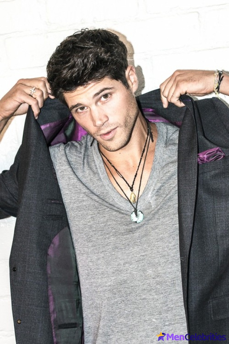 Trent Garrett shirtless and bulge pics