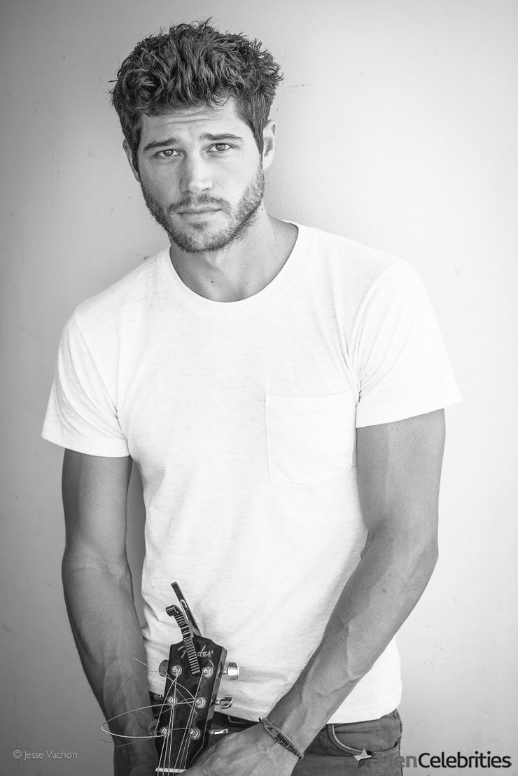 Trent Garrett shirtless and bulge pics