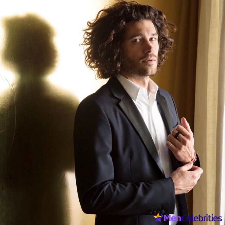 Trent Garrett shirtless and bulge pics