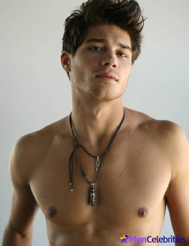 Trent Garrett shirtless and bulge pics