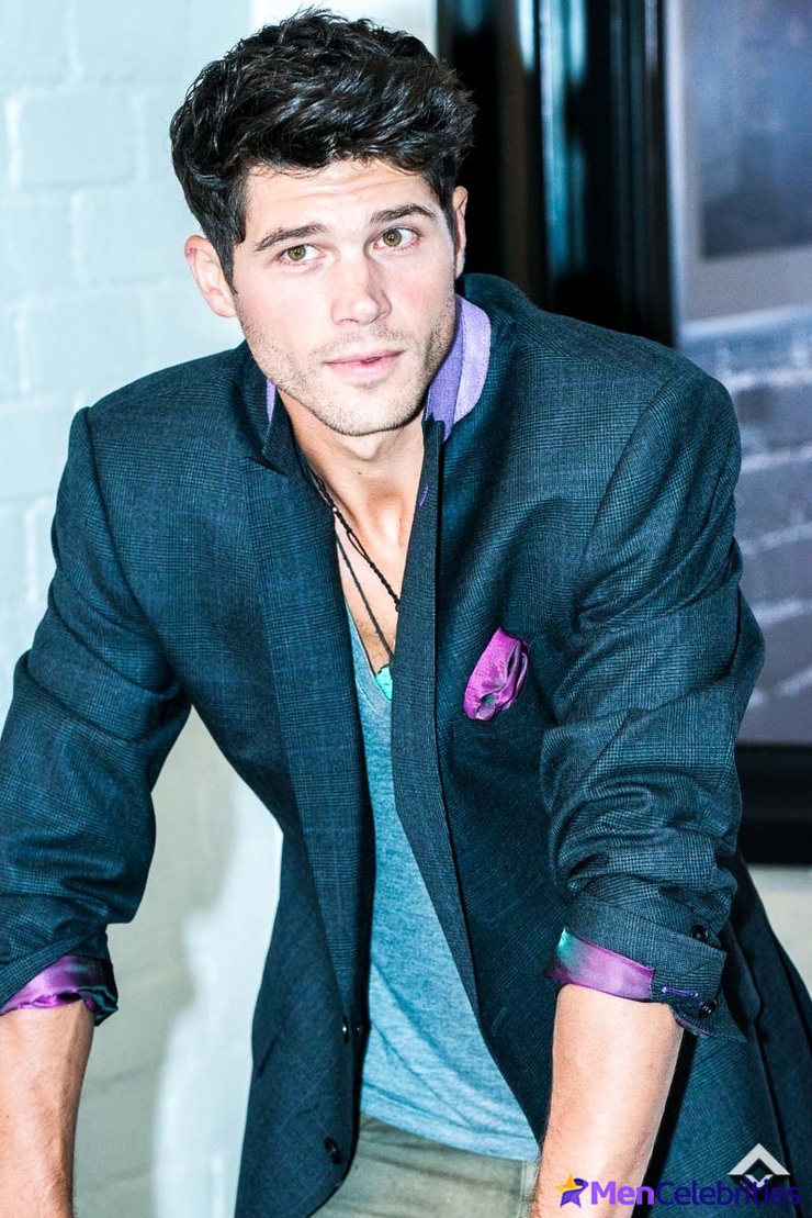 Trent Garrett shirtless and bulge pics