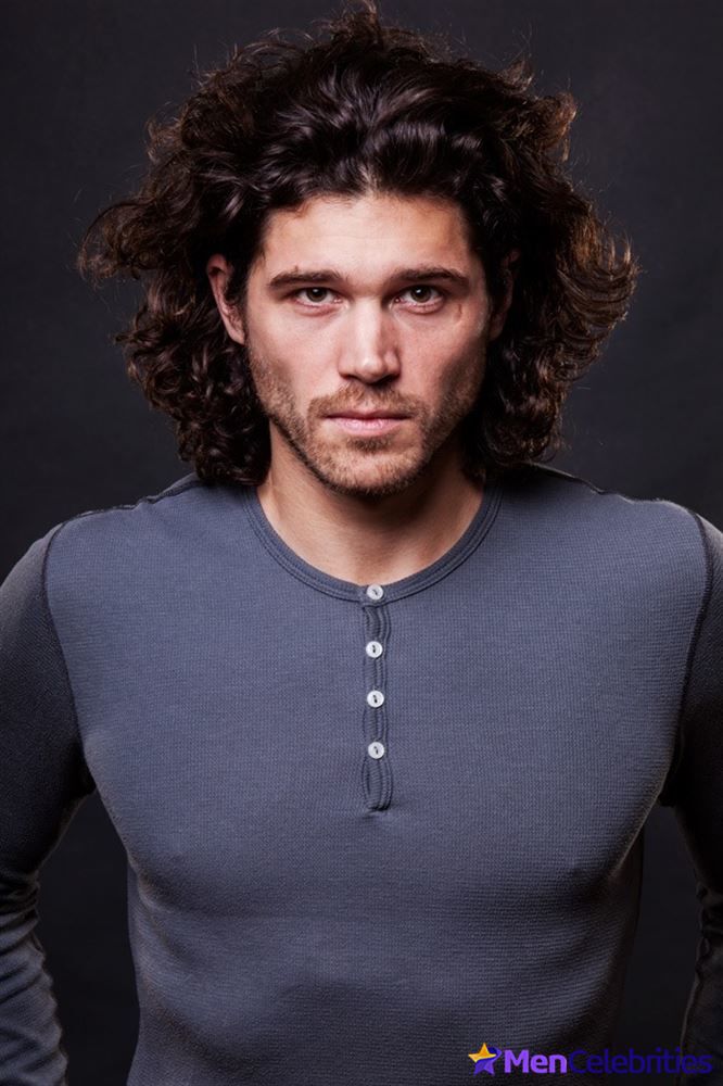 Trent Garrett shirtless and bulge pics