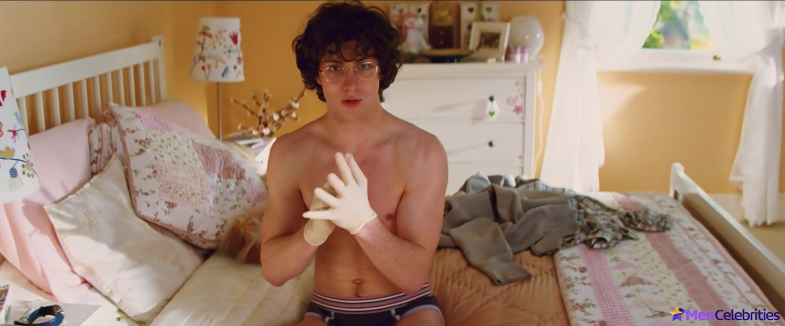 Aaron Taylor-Johnson shirtless video