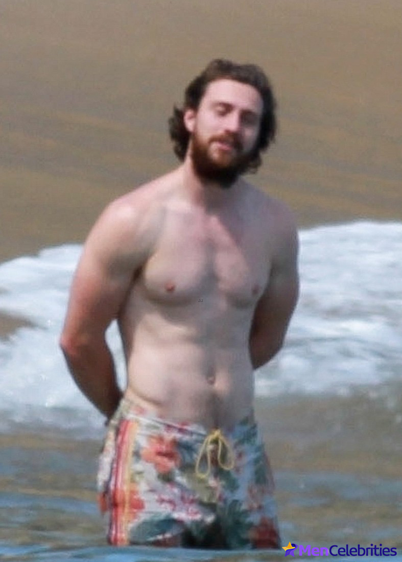 Aaron Taylor-Johnson nudity on beach