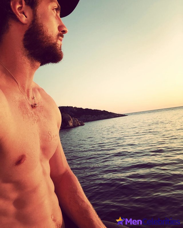 Aaron Taylor-Johnson leaked nude photos