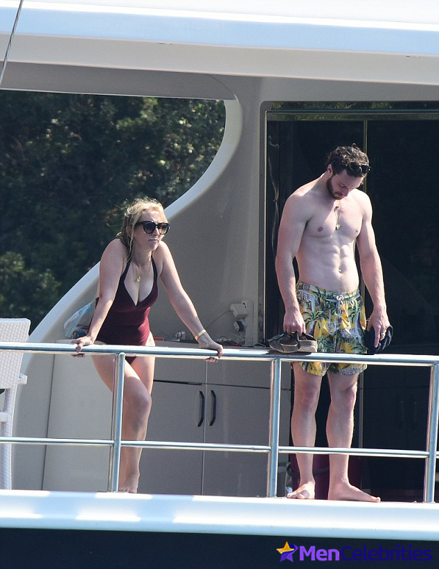 Aaron Taylor-Johnson naked sexy photos