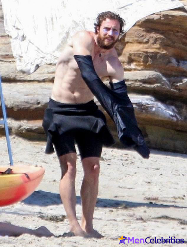 Aaron Taylor-Johnson sexy beach pics