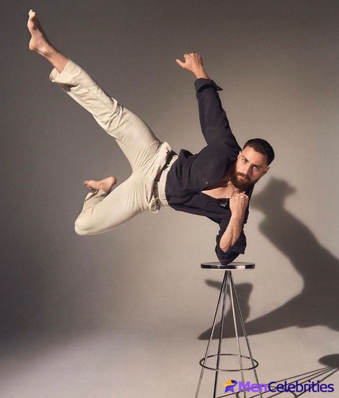 Aaron Taylor-Johnson bulge photos