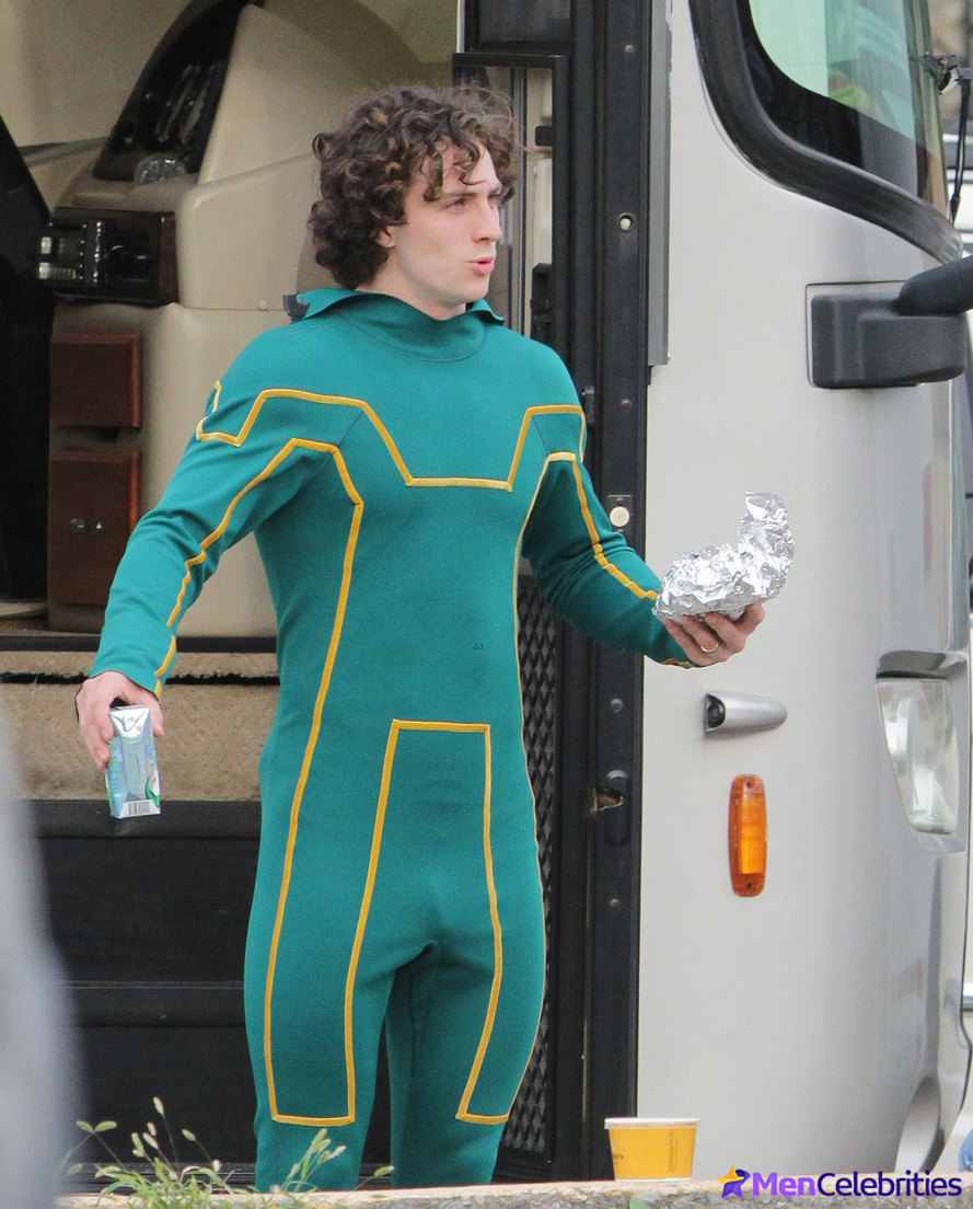 Aaron Taylor-Johnson bulge photos