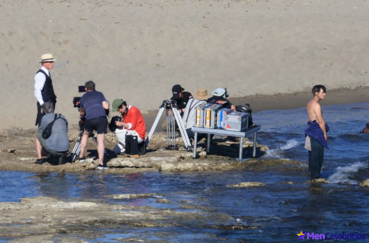 Cillian Murphy shirtless beach pics