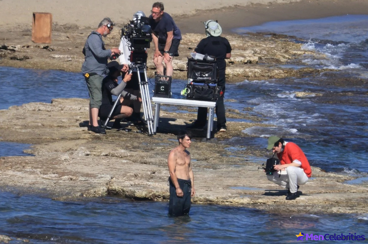 Cillian Murphy shirtless beach pics