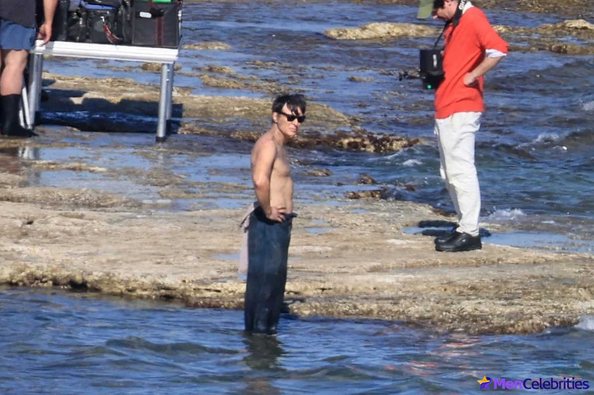 Cillian Murphy shirtless beach pics