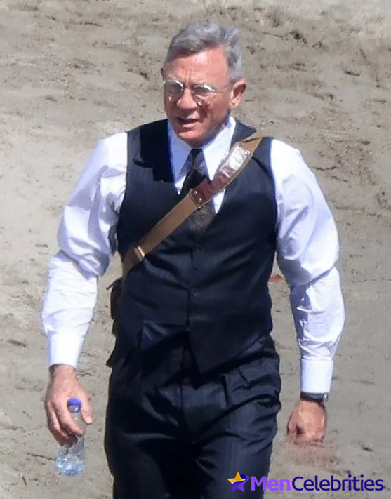 Cillian Murphy shirtless beach pics