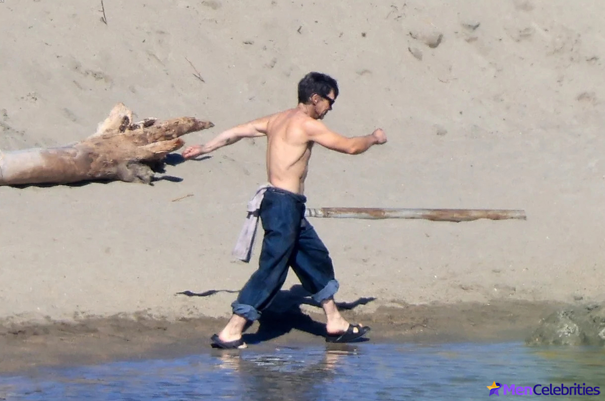 Cillian Murphy shirtless beach pics