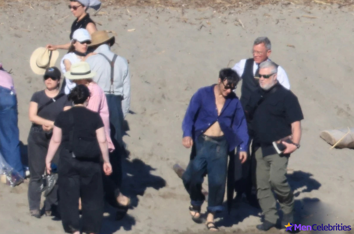 Cillian Murphy shirtless beach pics