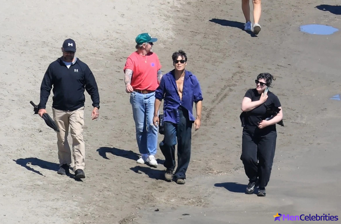 Cillian Murphy shirtless beach pics