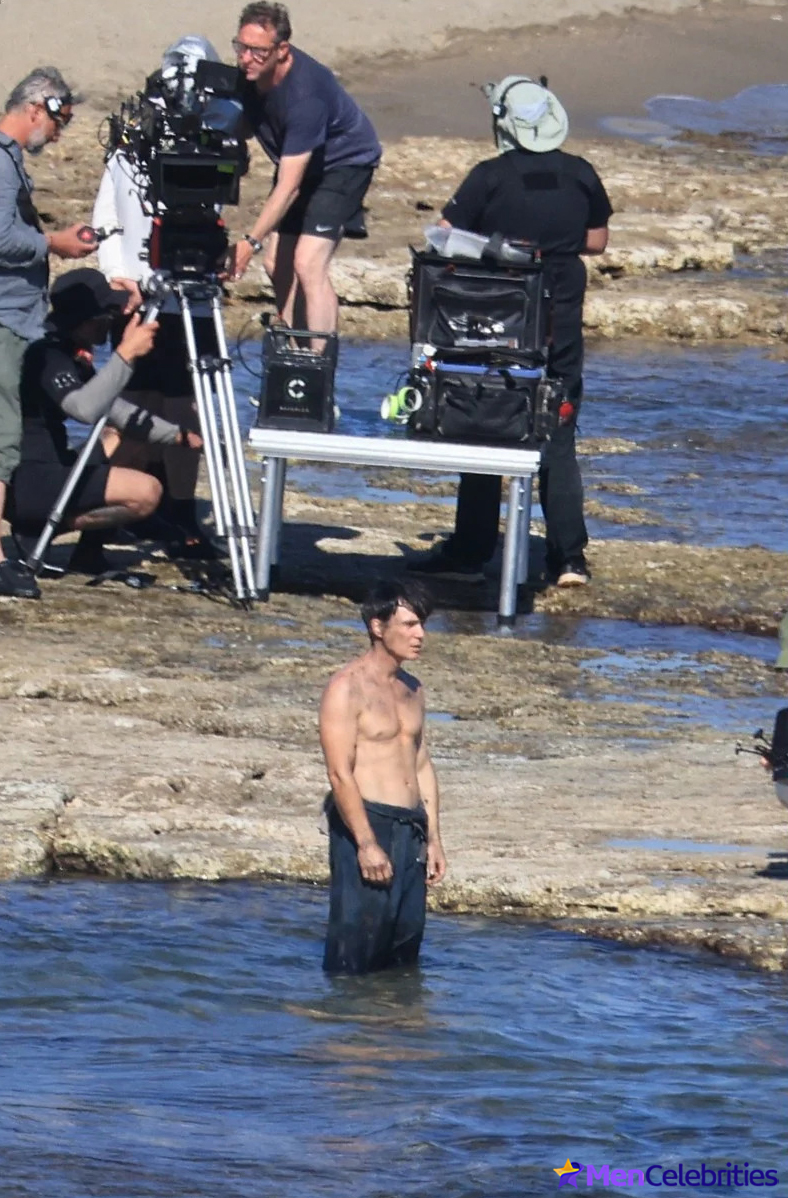 Cillian Murphy shirtless beach pics