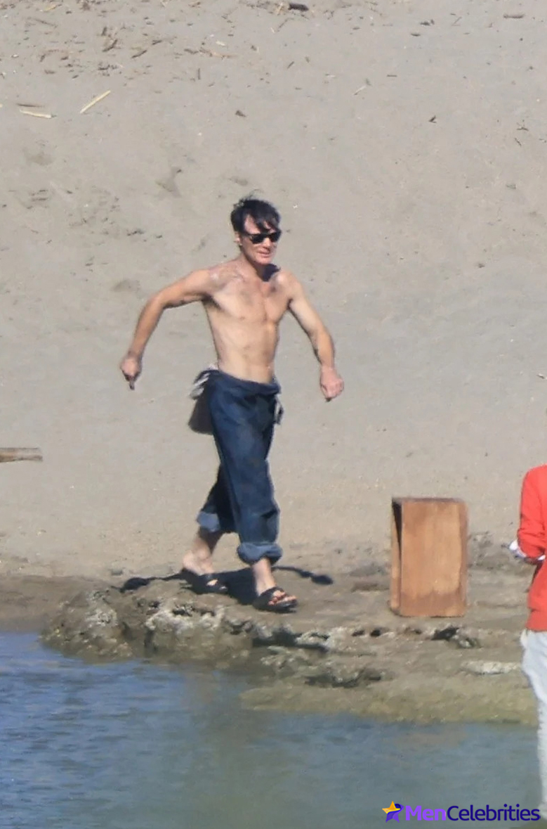 Cillian Murphy shirtless beach pics