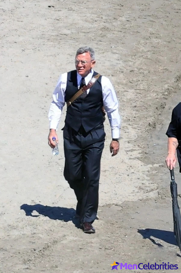 Cillian Murphy shirtless beach pics