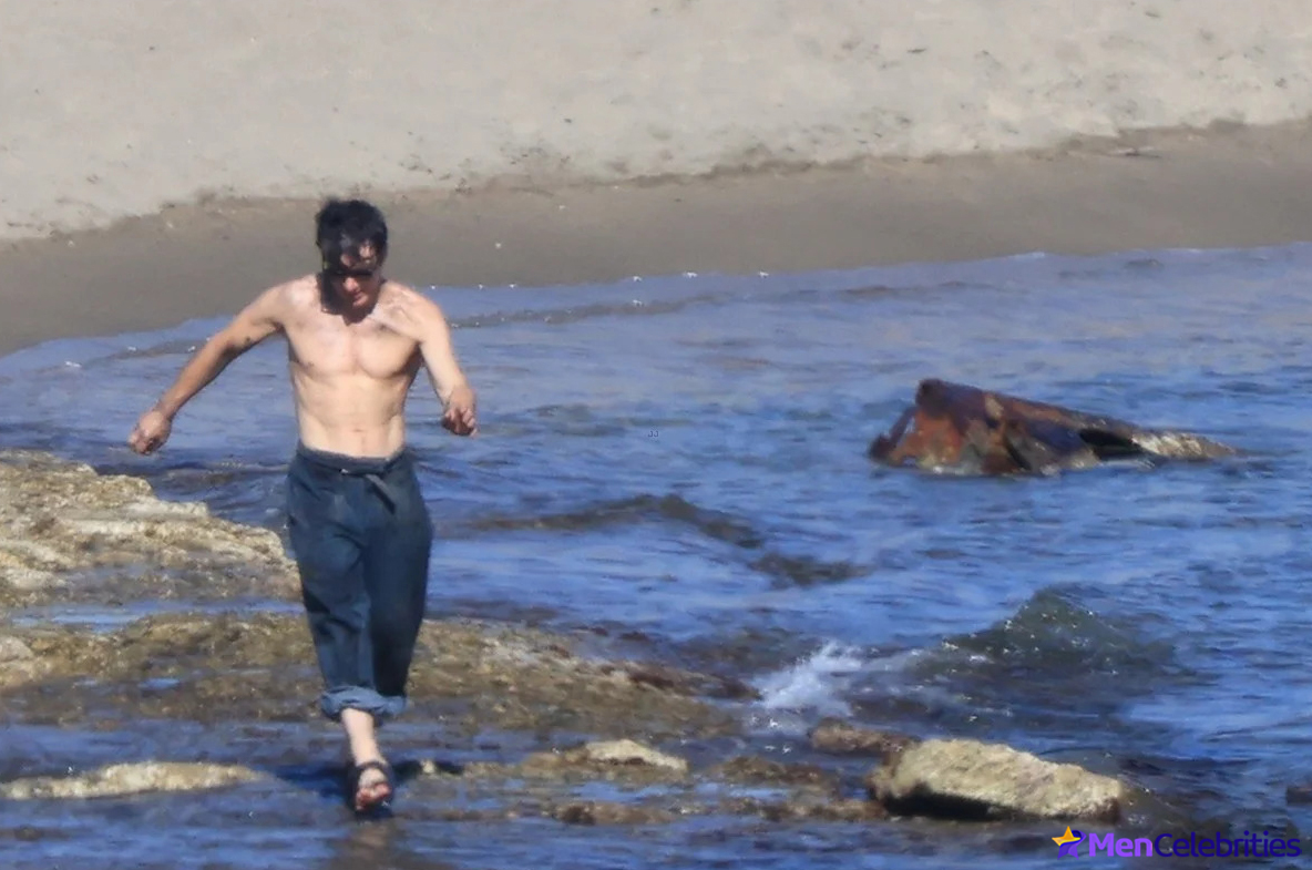 Cillian Murphy shirtless beach pics