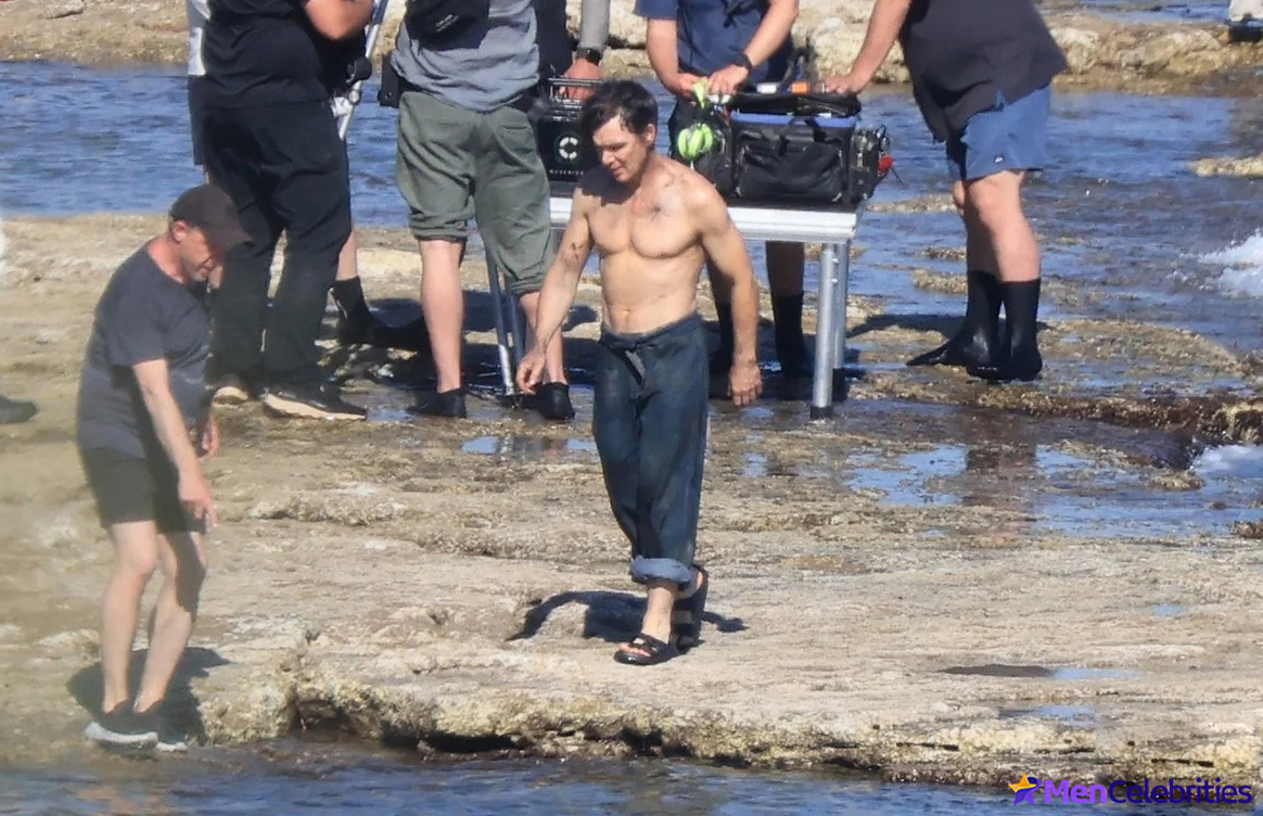 Cillian Murphy shirtless beach pics