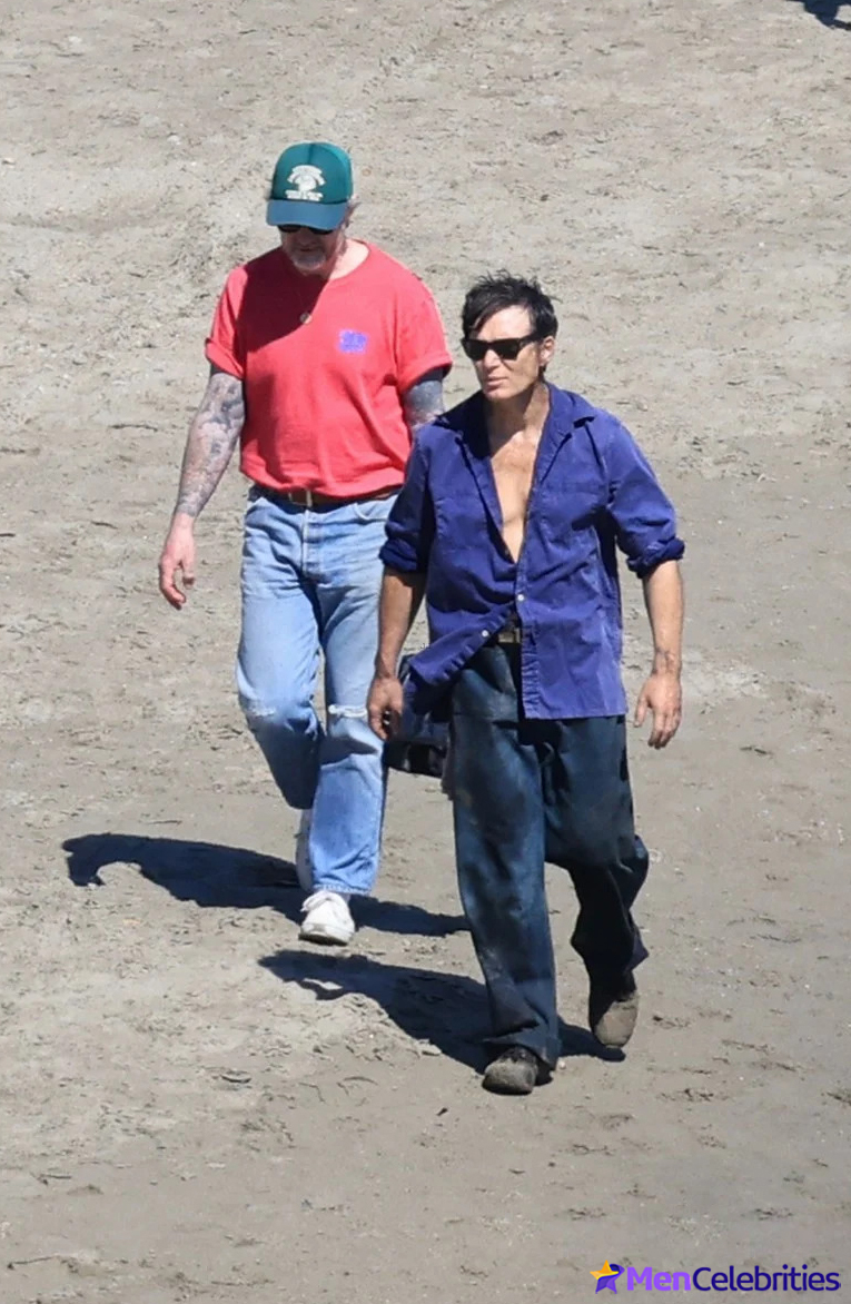 Cillian Murphy shirtless beach pics