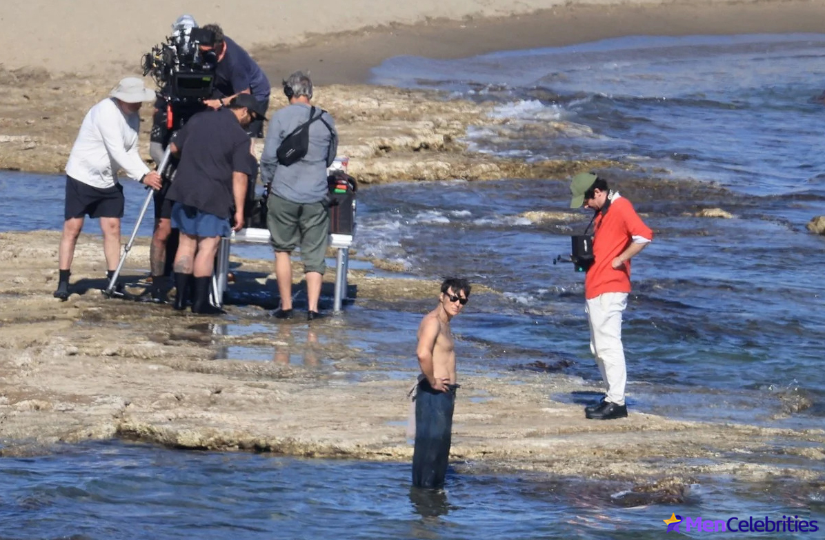 Cillian Murphy shirtless beach pics